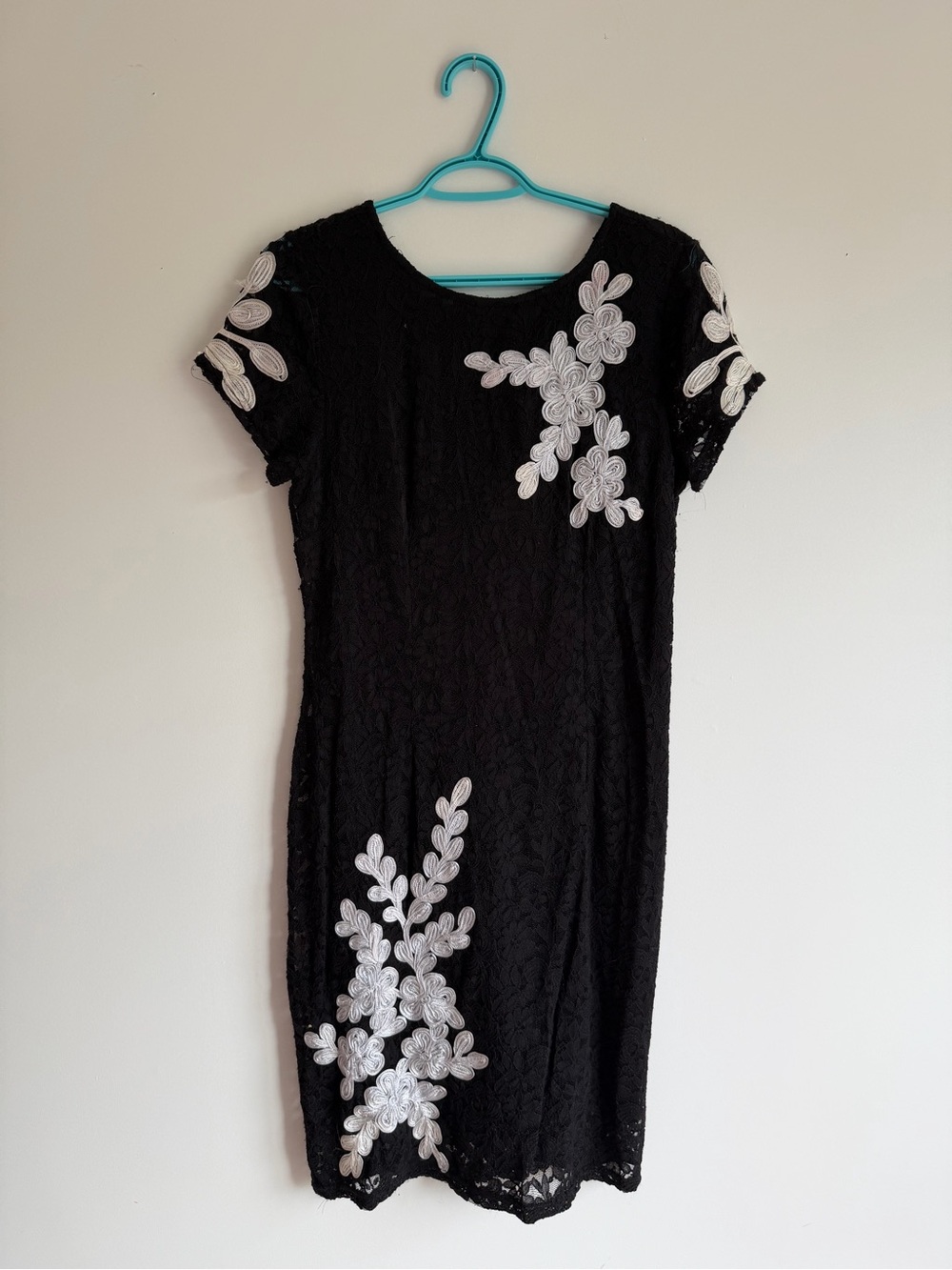 Suzy Shier Black Lace Floral Appliqué Dress | NWT | Medium